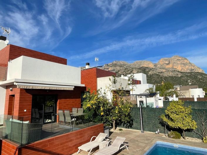 Image No.2-3 Bed Villa for sale