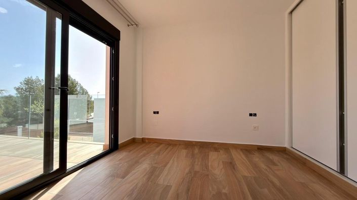 Image No.23-3 Bed Villa for sale