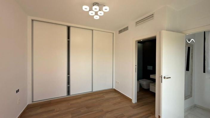 Image No.25-3 Bed Villa for sale