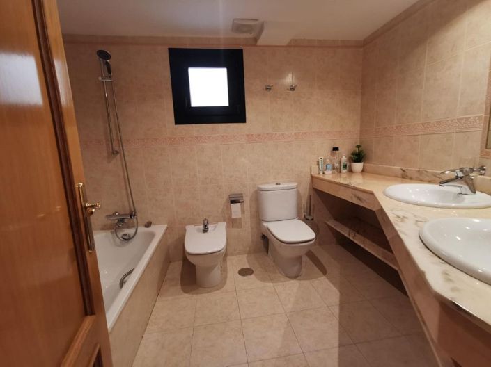 Image No.20-3 Bed Apartment for sale