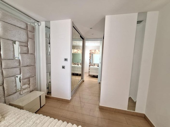 Image No.11-4 Bed Villa for sale