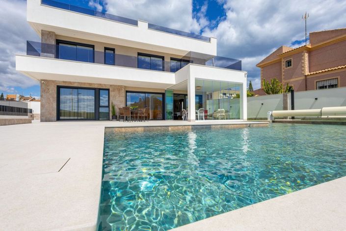 Image No.26-4 Bed Villa for sale