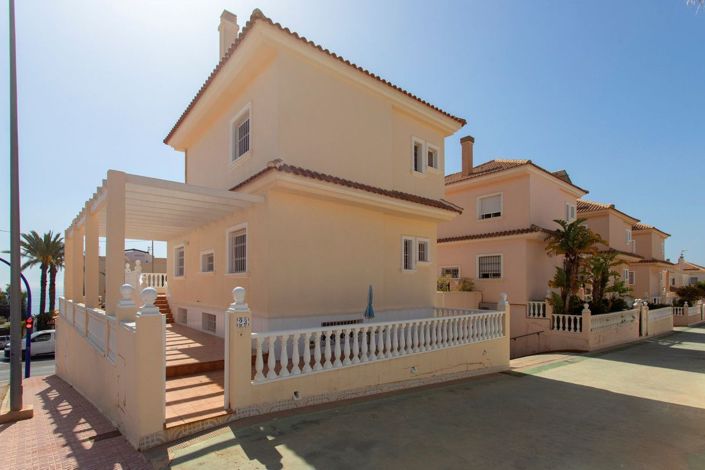 Image No.2-Villa de 4 chambres à vendre à Torrevieja