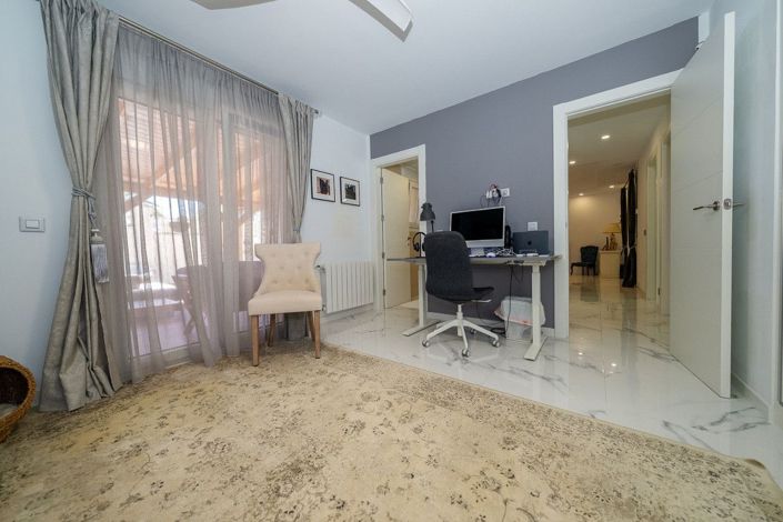 Image No.28-5 Bed Villa for sale