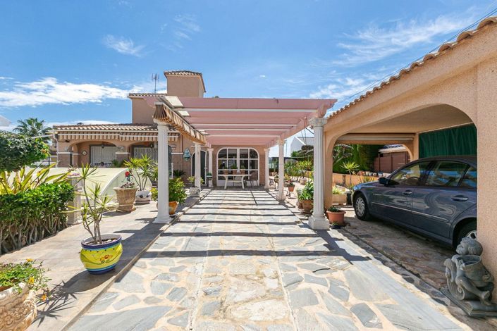 Image No.49-4 Bed Villa for sale