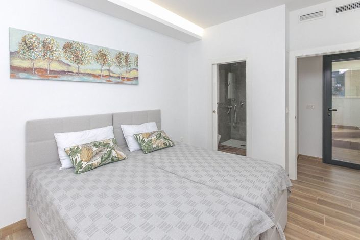 Image No.28-3 Bed Villa for sale