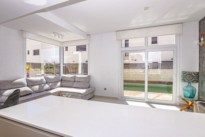 Image No.10-3 Bed Villa for sale