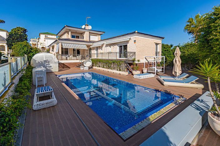 Image No.2-5 Bed Villa for sale