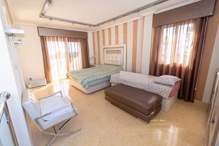 Image No.38-5 Bed Villa for sale