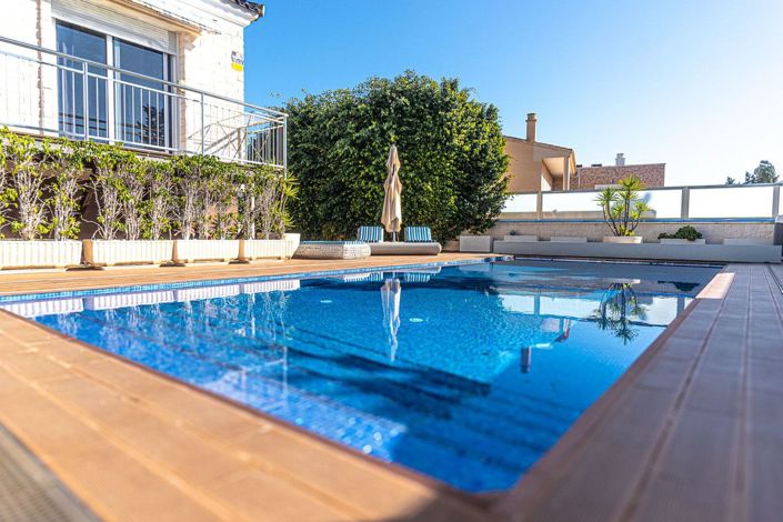 Image No.48-5 Bed Villa for sale