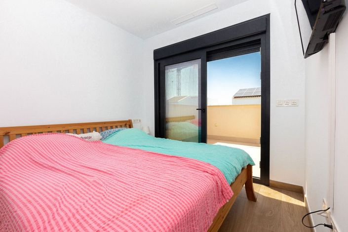 Image No.27-3 Bed Villa for sale