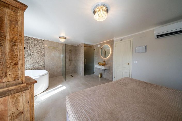Image No.42-11 Bed Villa for sale