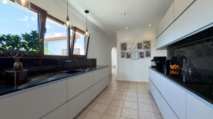 Image No.11-5 Bed Villa for sale
