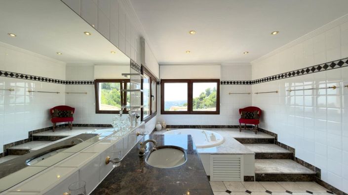 Image No.37-5 Bed Villa for sale