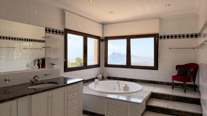 Image No.38-5 Bed Villa for sale