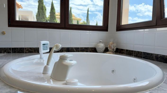 Image No.42-5 Bed Villa for sale