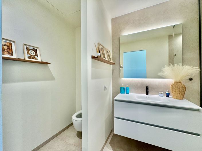 Image No.15-3 Bed Apartment for sale