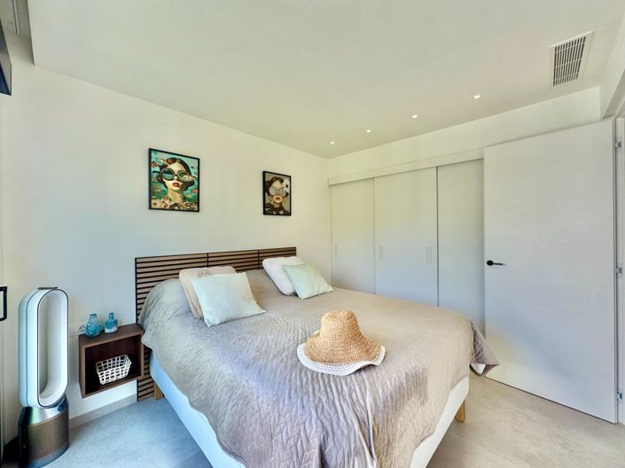 Image No.22-3 Bed Apartment for sale