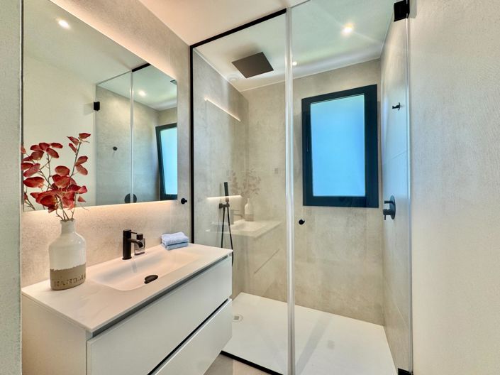 Image No.24-3 Bed Apartment for sale