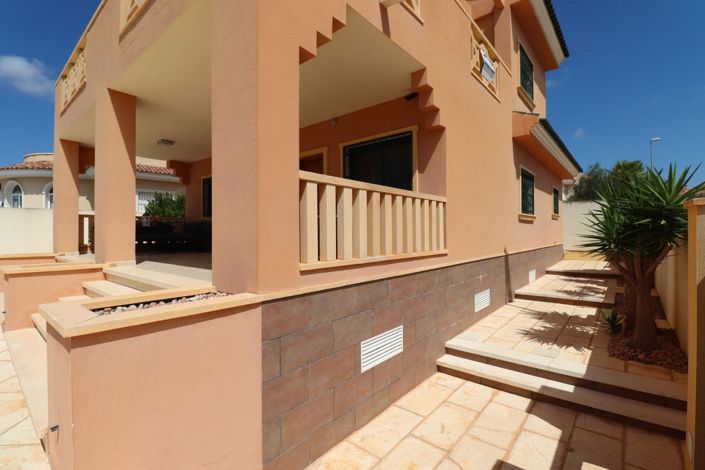 Image No.20-4 Bed Villa for sale