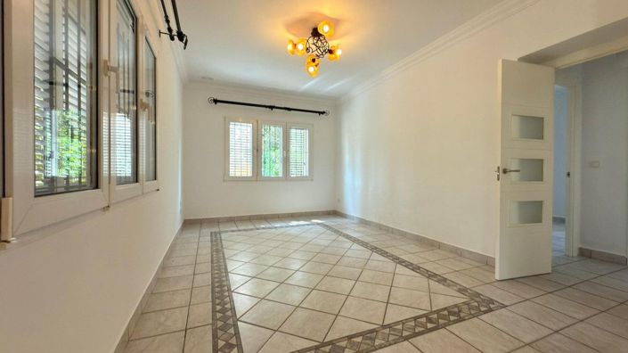 Image No.41-6 Bed Villa for sale