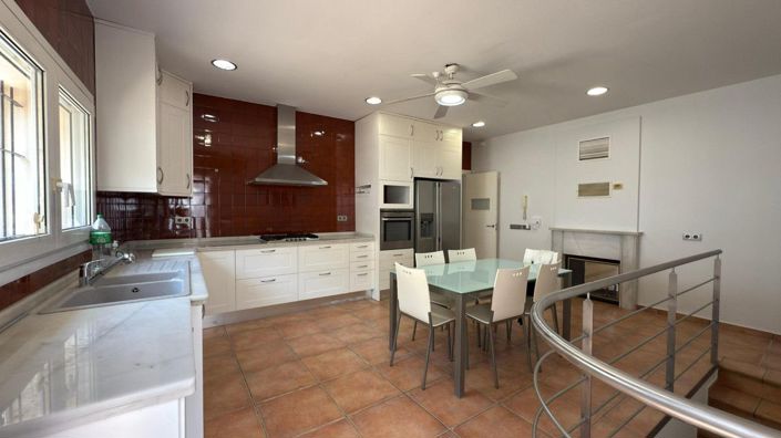 Image No.44-6 Bed Villa for sale