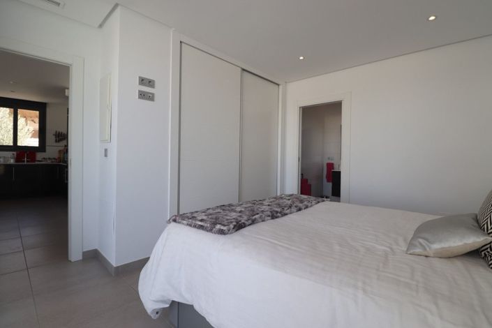 Image No.21-3 Bed Villa for sale