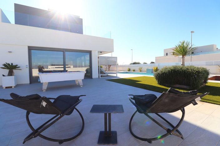 Image No.27-3 Bed Villa for sale