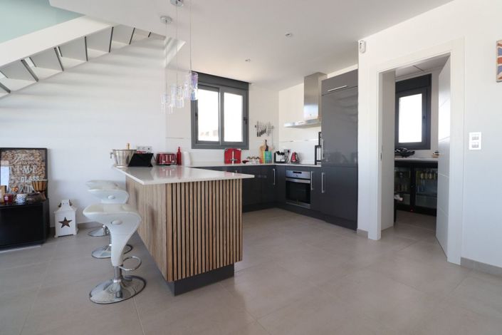 Image No.7-3 Bed Villa for sale