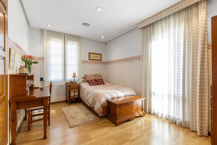 Image No.48-6 Bed Villa for sale