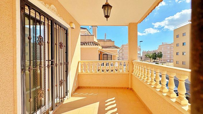 Image No.26-3 Bed House for sale
