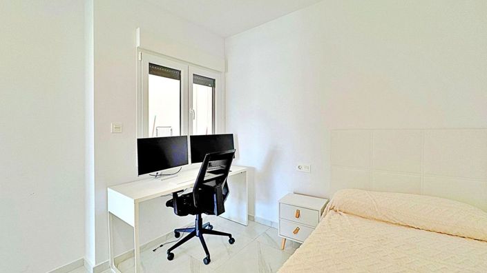 Image No.20-3 Bed House for sale