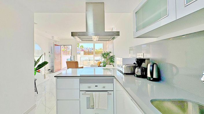 Image No.9-3 Bed House for sale