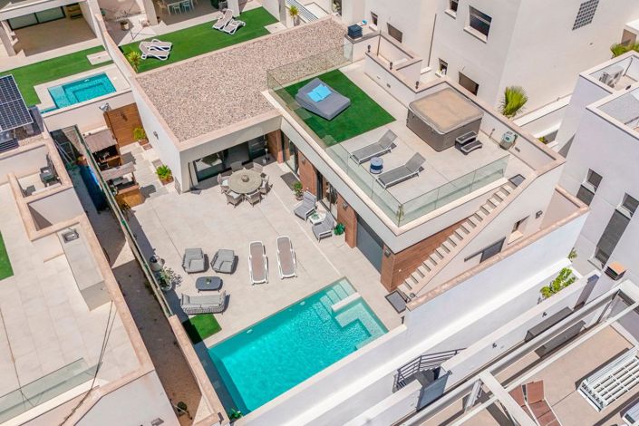 Image No.2-4 Bed Villa for sale