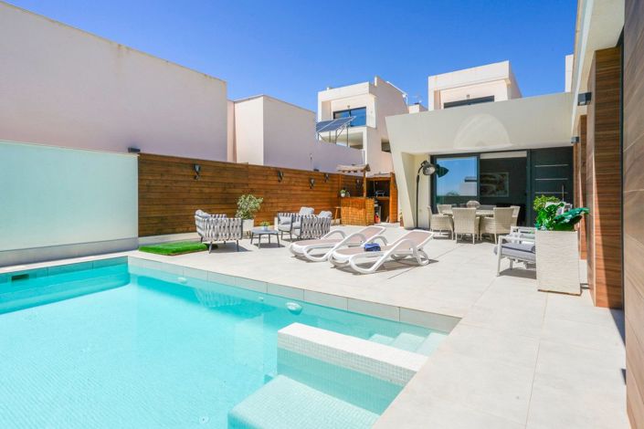 Image No.33-4 Bed Villa for sale