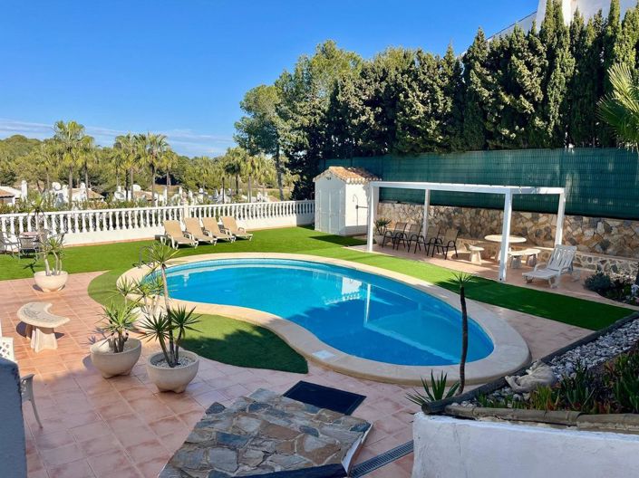 Image No.2-4 Bed Villa for sale