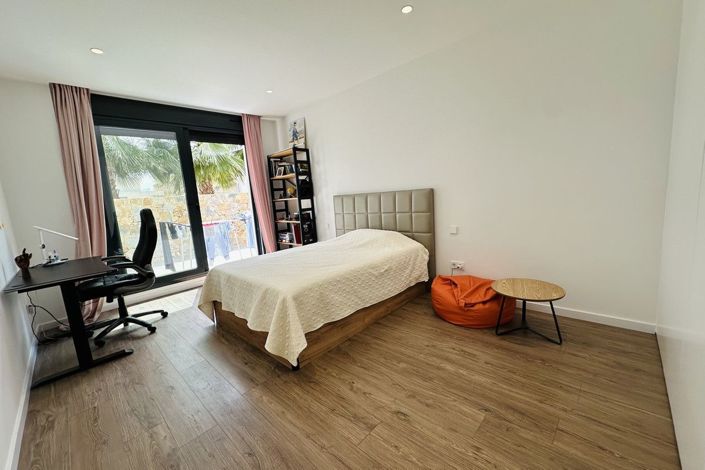 Image No.22-6 Bed Villa for sale