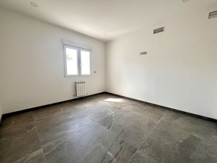 Image No.14-6 Bed Villa for sale