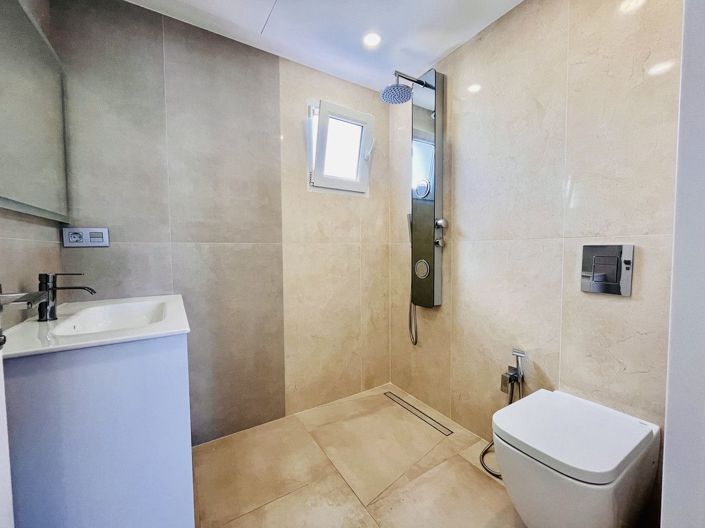 Image No.16-6 Bed Villa for sale