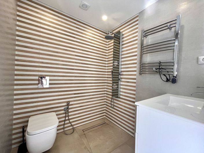 Image No.19-6 Bed Villa for sale