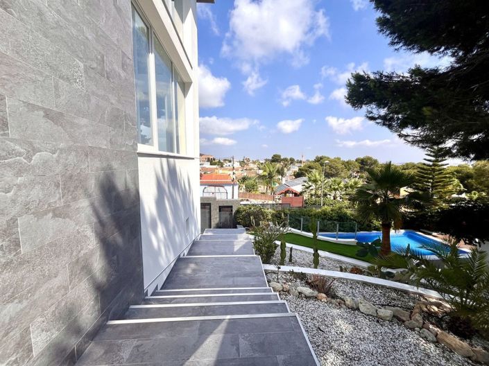 Image No.41-6 Bed Villa for sale