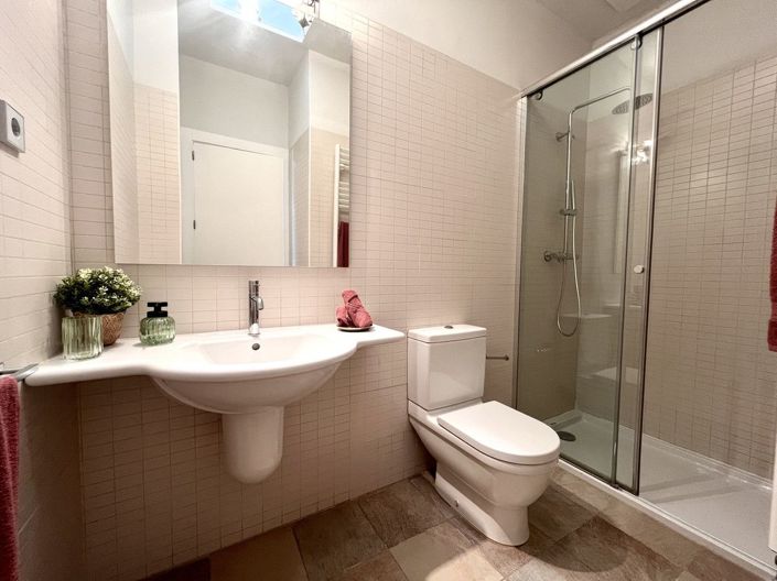 Image No.9-2 Bed House for sale