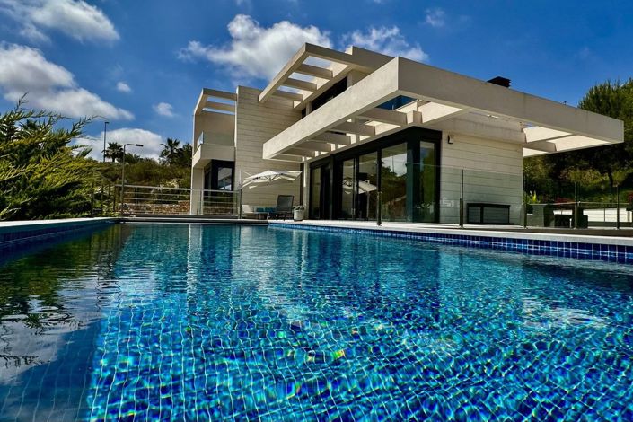 Image No.2-6 Bed Villa for sale