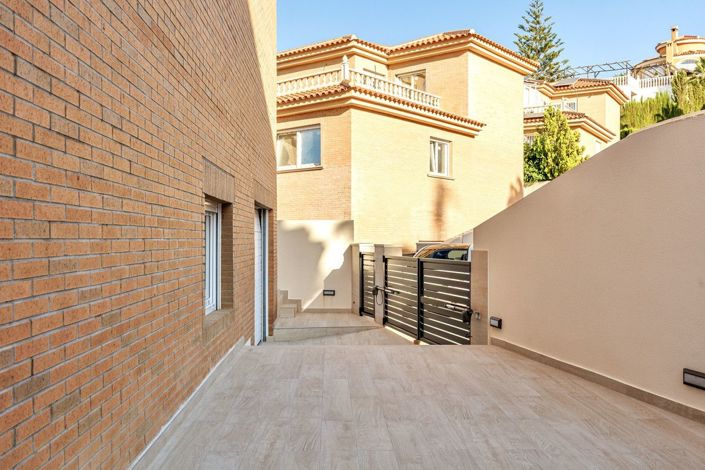 Image No.38-4 Bed Villa for sale