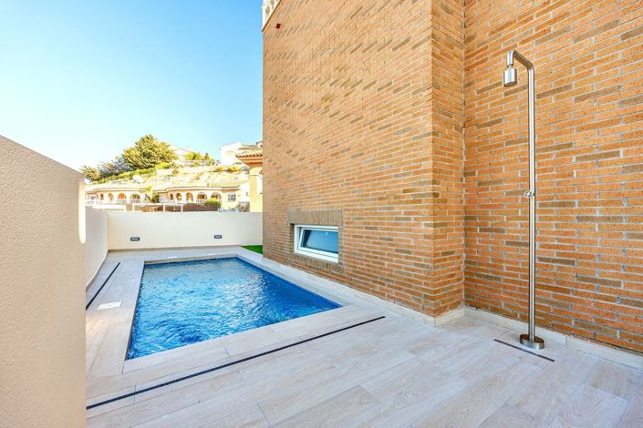 Image No.4-4 Bed Villa for sale
