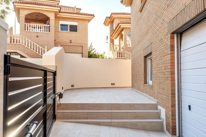 Image No.40-4 Bed Villa for sale