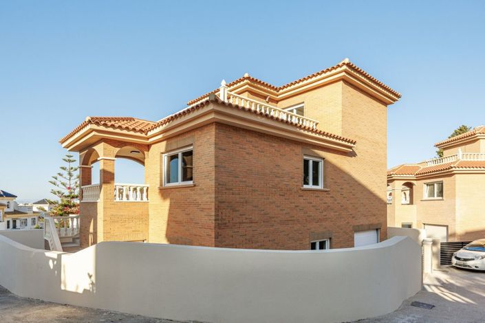 Image No.42-4 Bed Villa for sale