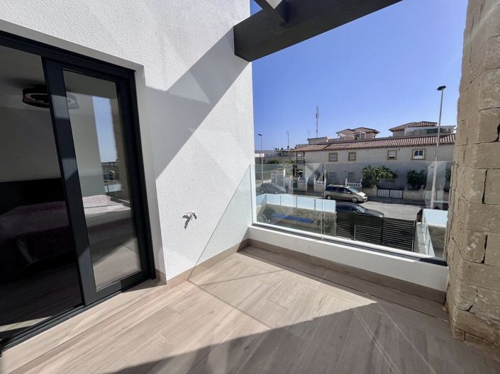 Image No.27-4 Bed Villa for sale