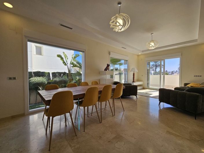 Image No.9-5 Bed Villa for sale