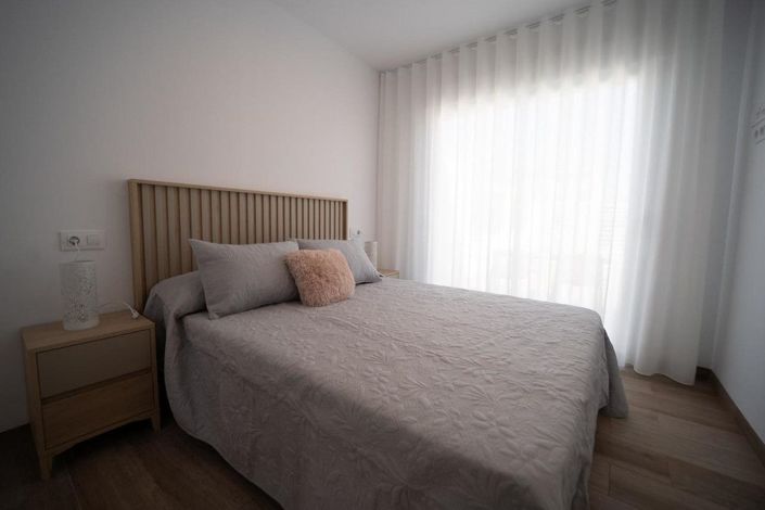 Image No.19-2 Bed House for sale